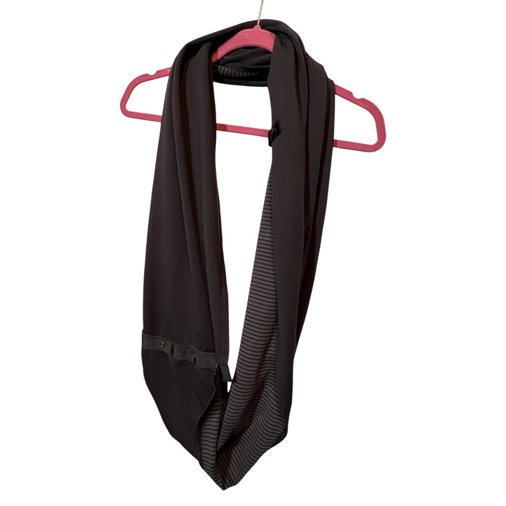 Lululemon Womens Scarf Vinyasa Reversible OS Black Grey Striped Infinity Wrap